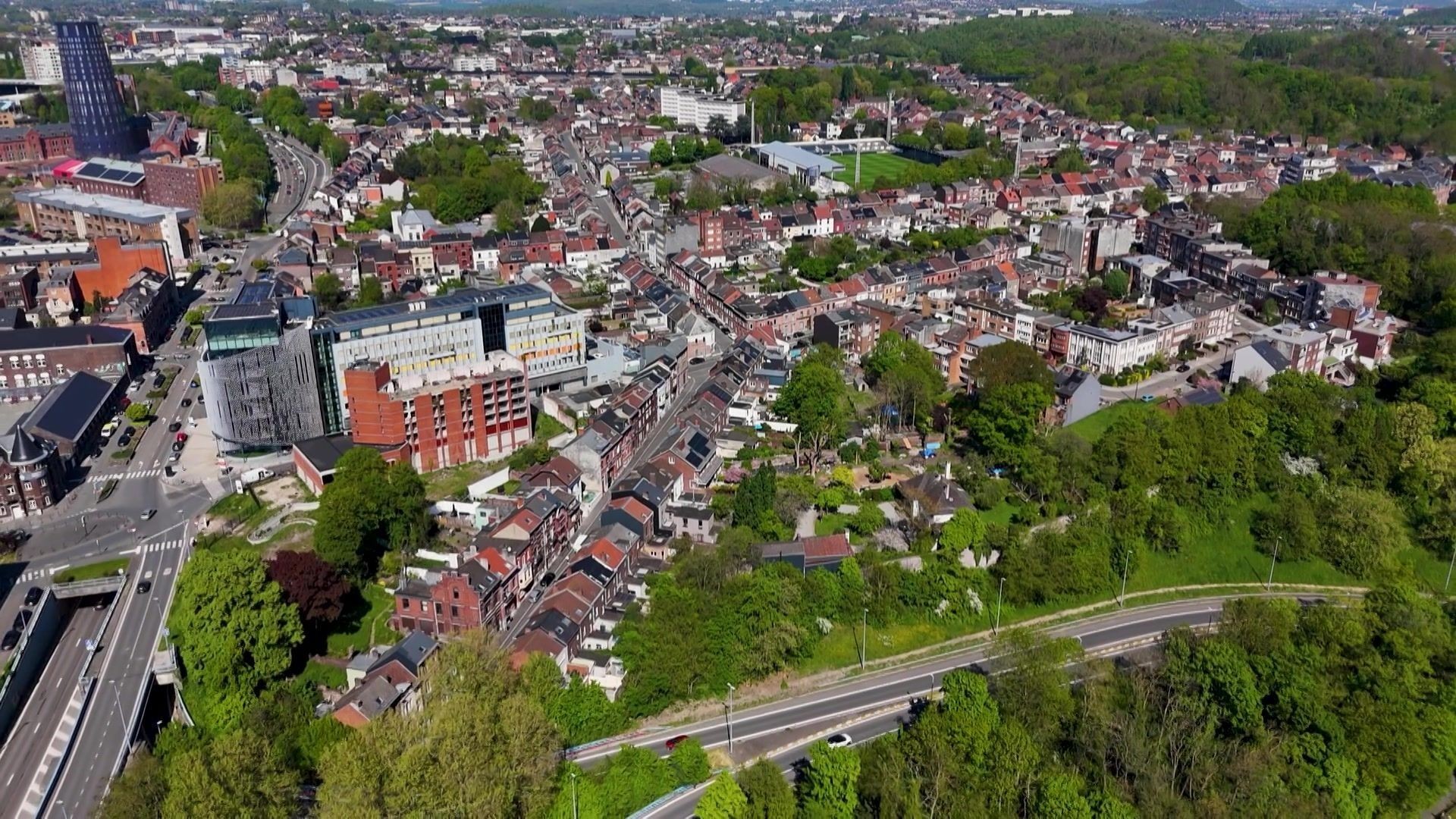 Logements vides : Charleroi impose la remise sur le marché, une leçon pour nos villes ?