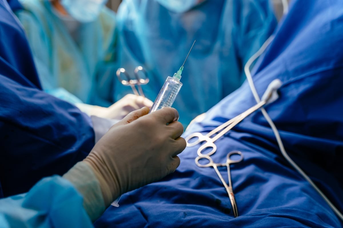 Drame à Bangkok : un influenceur meurt après une injection esthétique dans le pénis